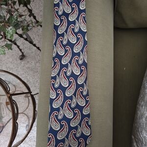 Evan Picone Navy Paisley Silk Tie with Red and Cream Motif